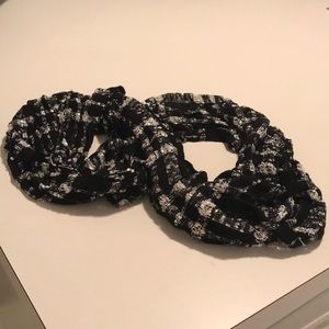 Black and white circle scarf